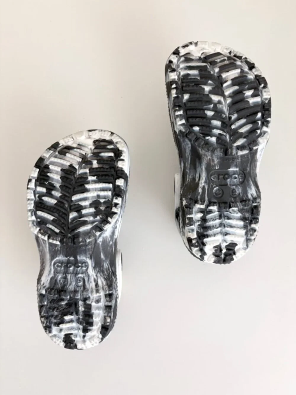 2/$29 Crocs kids toddlers clogs size C9 black white